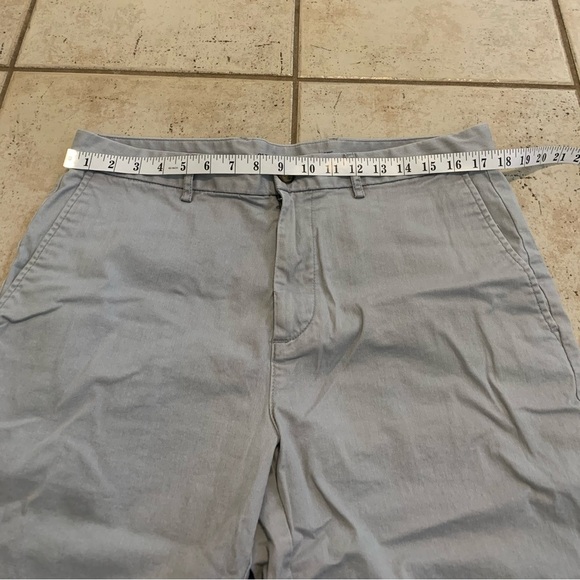 Old Navy Slim Built-in Flex Chino Shorts - Size 36 - Picture 6 of 6